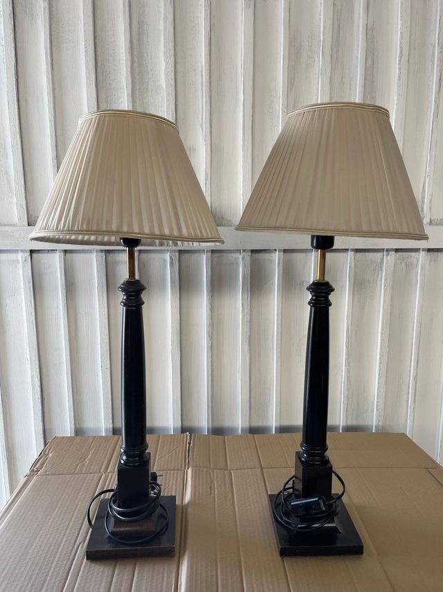 ✔ Coppia di lampade in legno massello antico