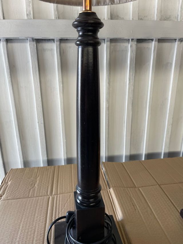 ✔ Coppia di lampade in legno massello antico