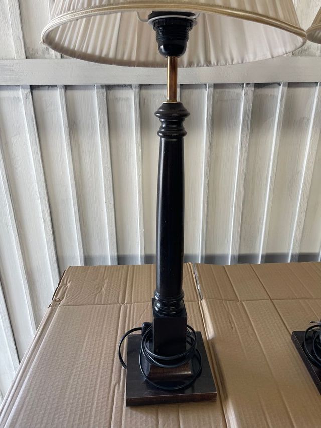 ✔ Coppia di lampade in legno massello antico