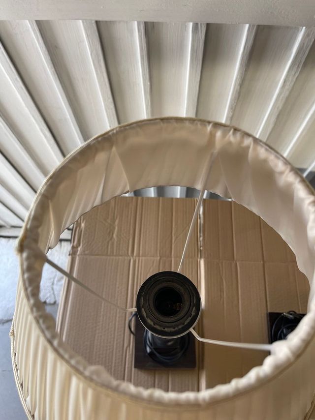 ✔ Coppia di lampade in legno massello antico