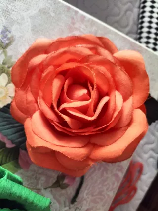 Flor de flamenca naranja.