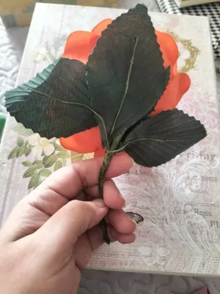 Flor de flamenca naranja.