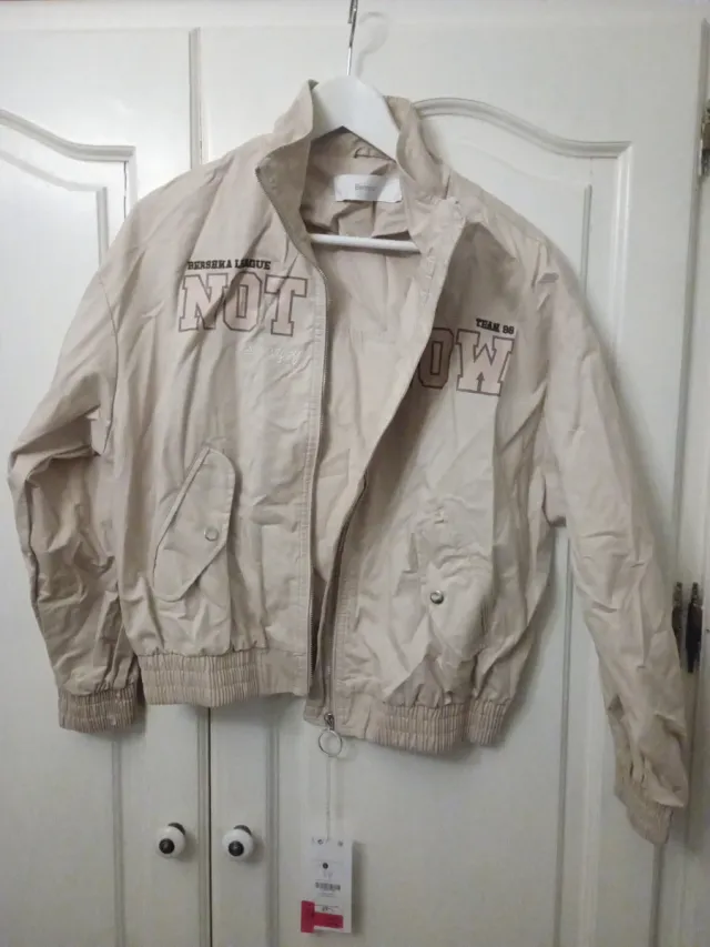Chaqueta Bershka beige talla S