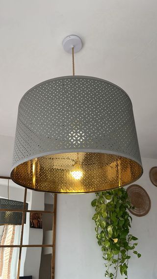 Lámpara de techo IKEA verde oliva y dorado