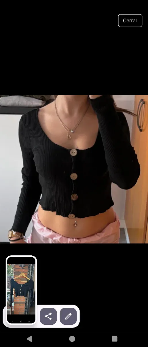 Top negro crop con botones