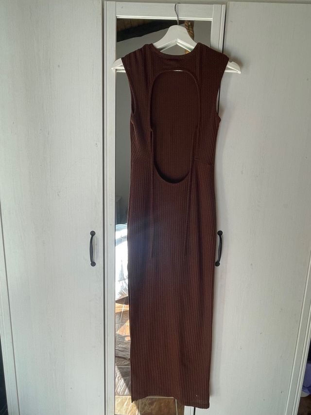 Vestido marrón sin mangas