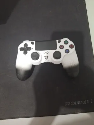 Mando PS4 Blanco y Negro