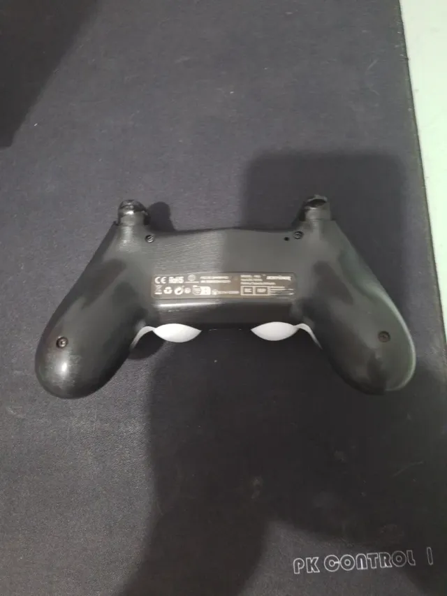 Mando PS4 Blanco y Negro