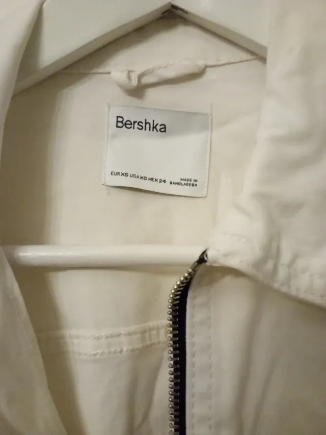 Chaqueta corta Bershka blanca Talla XS