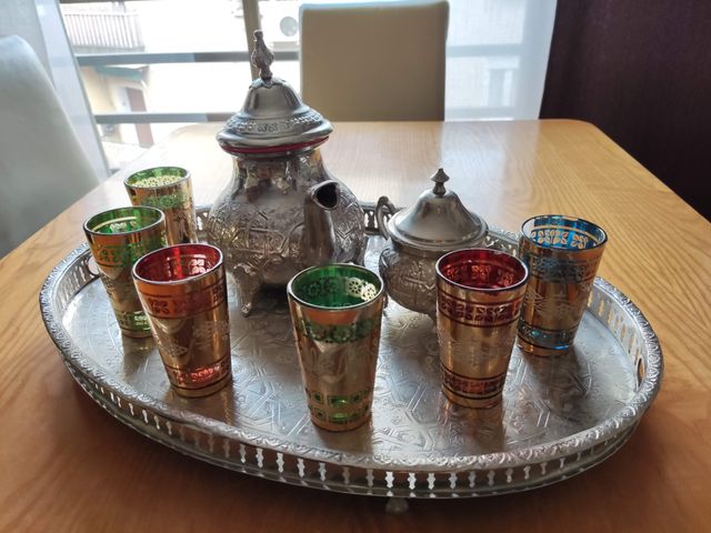 Juego de té árabe de cristal y metal