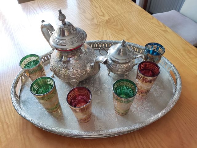 Juego de té árabe de cristal y metal