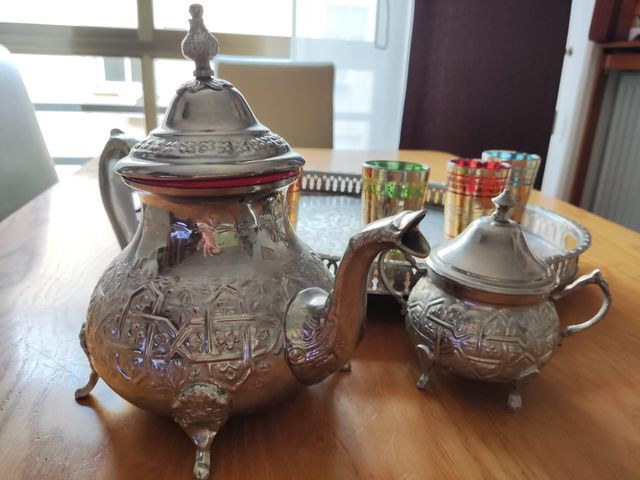 Juego de té árabe de cristal y metal