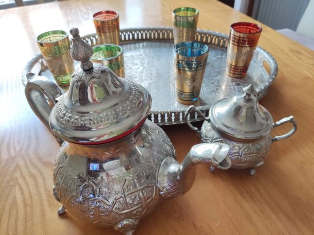 Juego de té árabe de cristal y metal