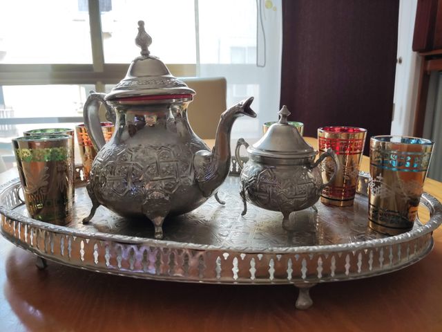 Juego de té árabe de cristal y metal