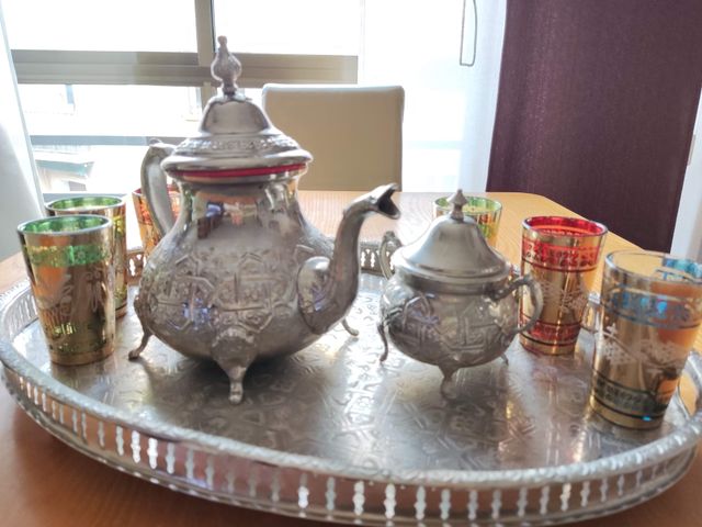 Juego de té árabe de cristal y metal