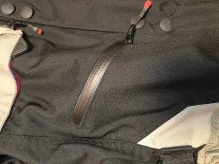 Chaqueta Moto Triumph Negra y Gris