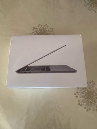 Caja y cargador MacBook Pro 13” A2289 2020