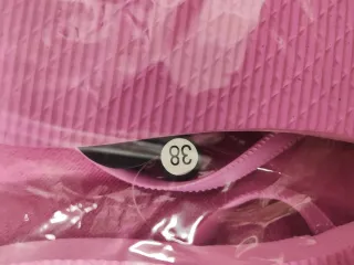 Chanclas rosas con copos de nieve