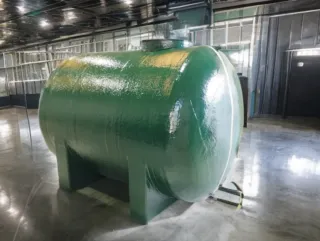 Depósito de poliéster para acumulación de agua.