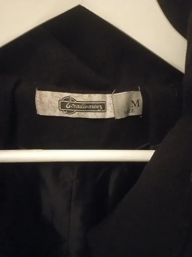 Capa corta negra T M