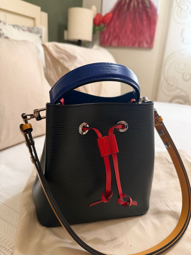 Bolso Louis Vuitton Noé Negro y Rojo