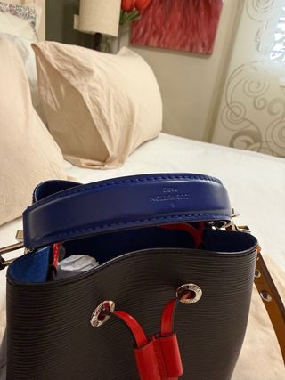 Bolso Louis Vuitton Noé Negro y Rojo
