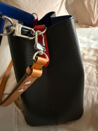 Bolso Louis Vuitton Noé Negro y Rojo