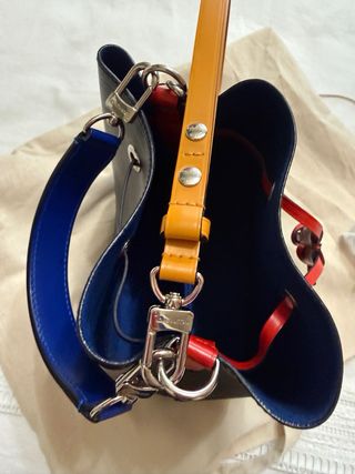 Bolso Louis Vuitton Noé Negro y Rojo