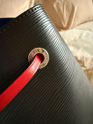 Bolso Louis Vuitton Noé Negro y Rojo