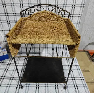 Tavolo ausiliario in vimini a 2 livelli in metallo