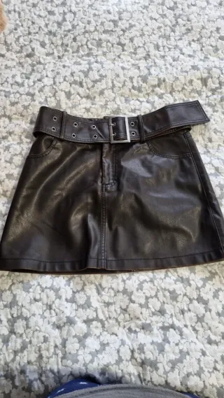 Falda efecto piel marrón talla 34