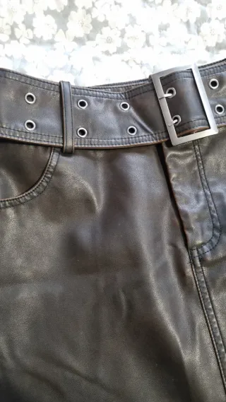 Falda efecto piel marrón talla 34