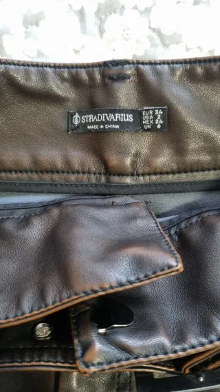 Falda efecto piel marrón talla 34