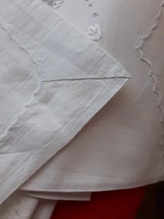 Juego de sábanas y almohadón bordado