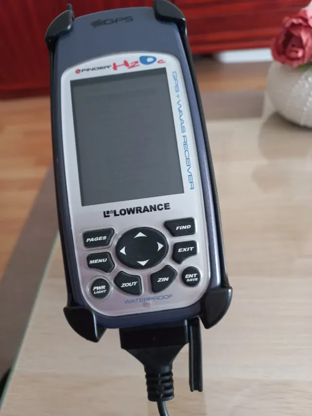 GPS Lowrance H2Oc con soporte