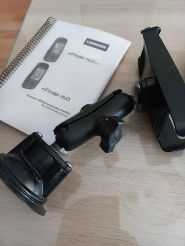 GPS Lowrance H2Oc con soporte