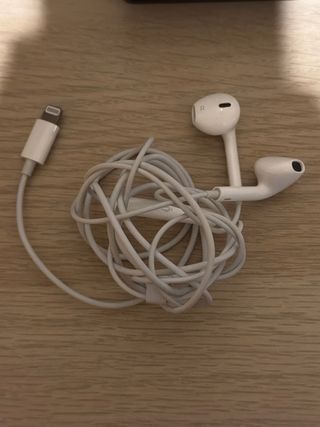 AirPods Apple con cable