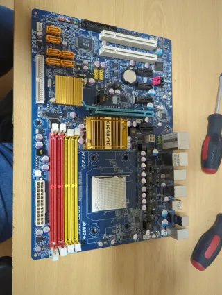Placa Base / placa madre / mother board  Gigabyte