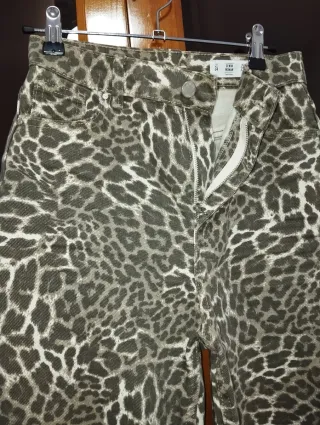 Pantalones vaqueros wide leg estampado