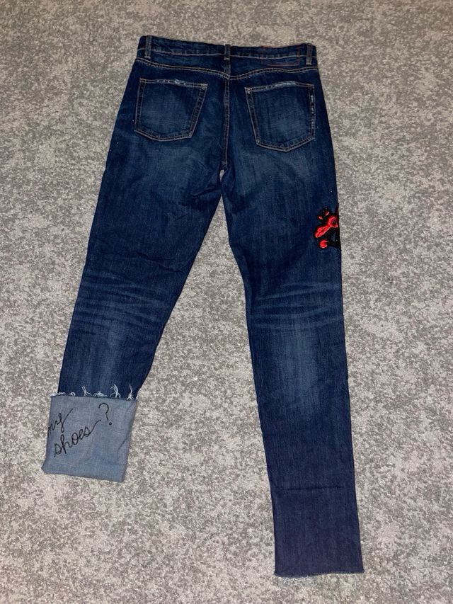 Jeans Zara Bordados Florales Rojos