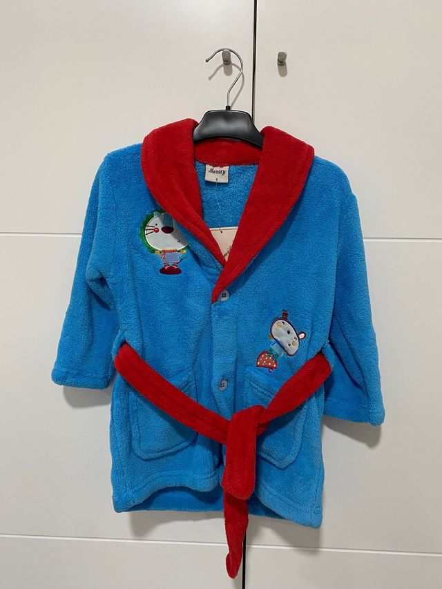 Bata azul y roja de niño talla 3 años Menity