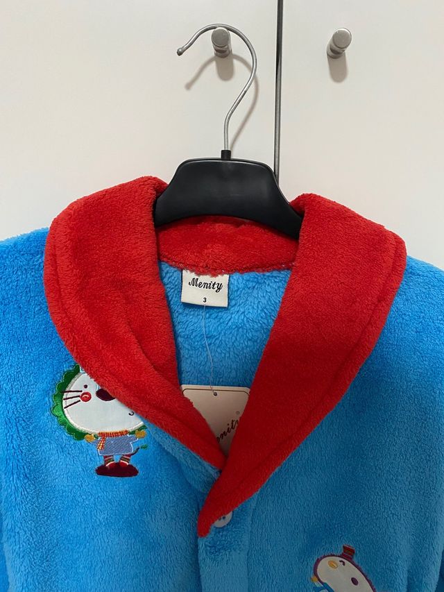 Bata azul y roja de niño talla 3 años Menity