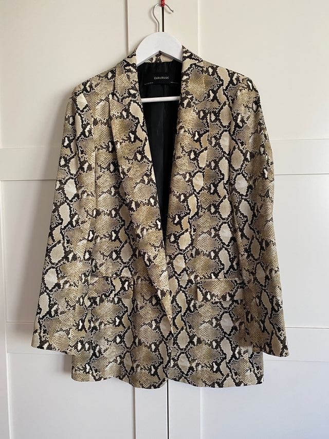 Blazer Zara efecto piel serpiente T. S