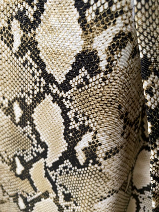 Blazer Zara efecto piel serpiente T. S