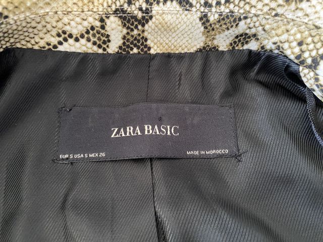 Blazer Zara efecto piel serpiente T. S