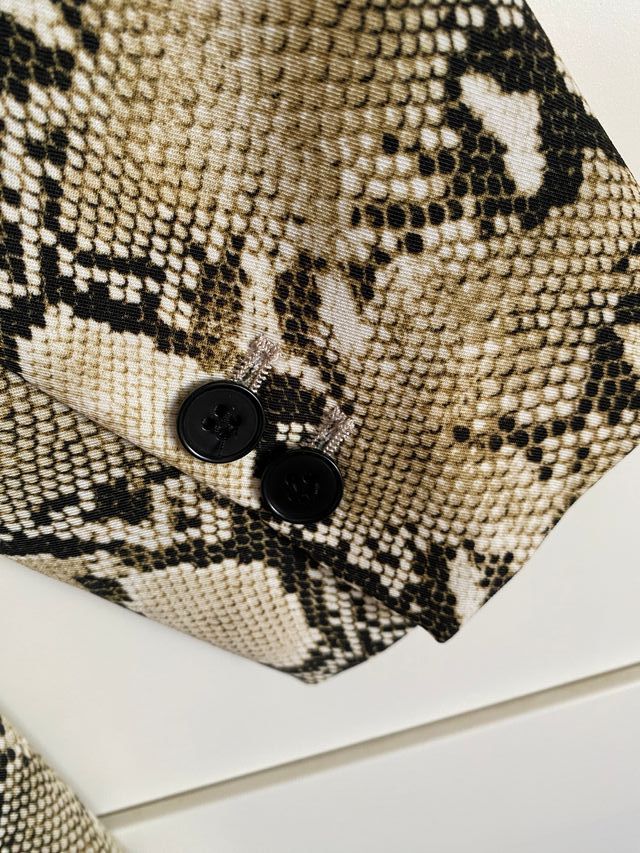 Blazer Zara efecto piel serpiente T. S