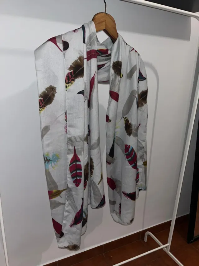Pañuelo vintage estampado plumas