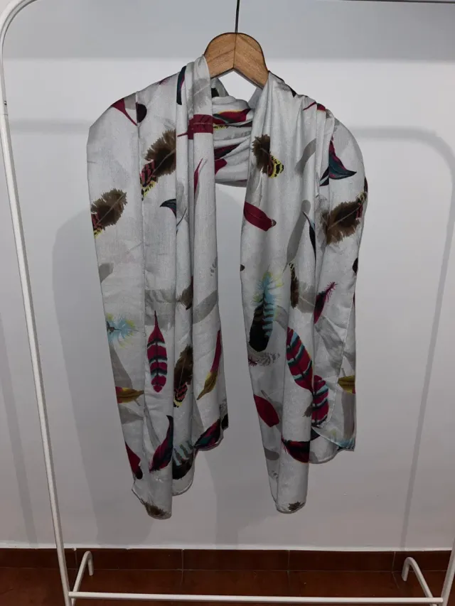 Pañuelo vintage estampado plumas