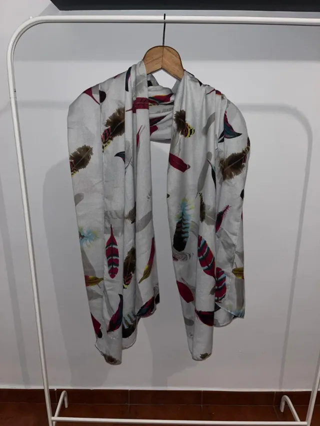 Pañuelo vintage estampado plumas