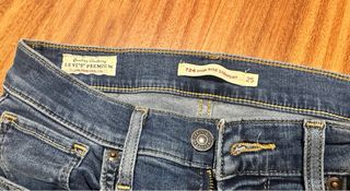 Pantalón vaquero Levi's chica W25 L30